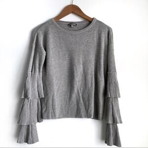 Fred and Sibel sweater with tiered ruffle sleeves Crewneck grey size small